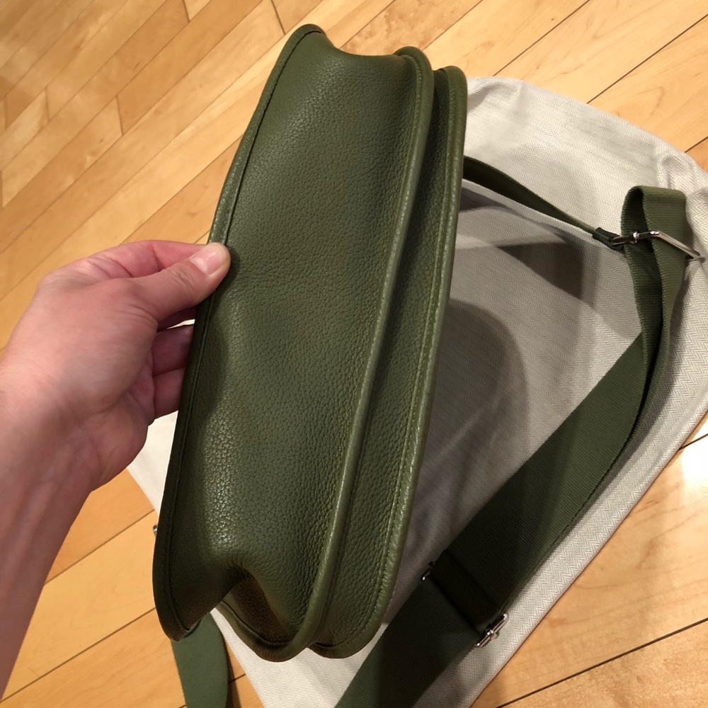 Hermès Evelyne GM crossbody bag, canope green. - Picture 7 of 8